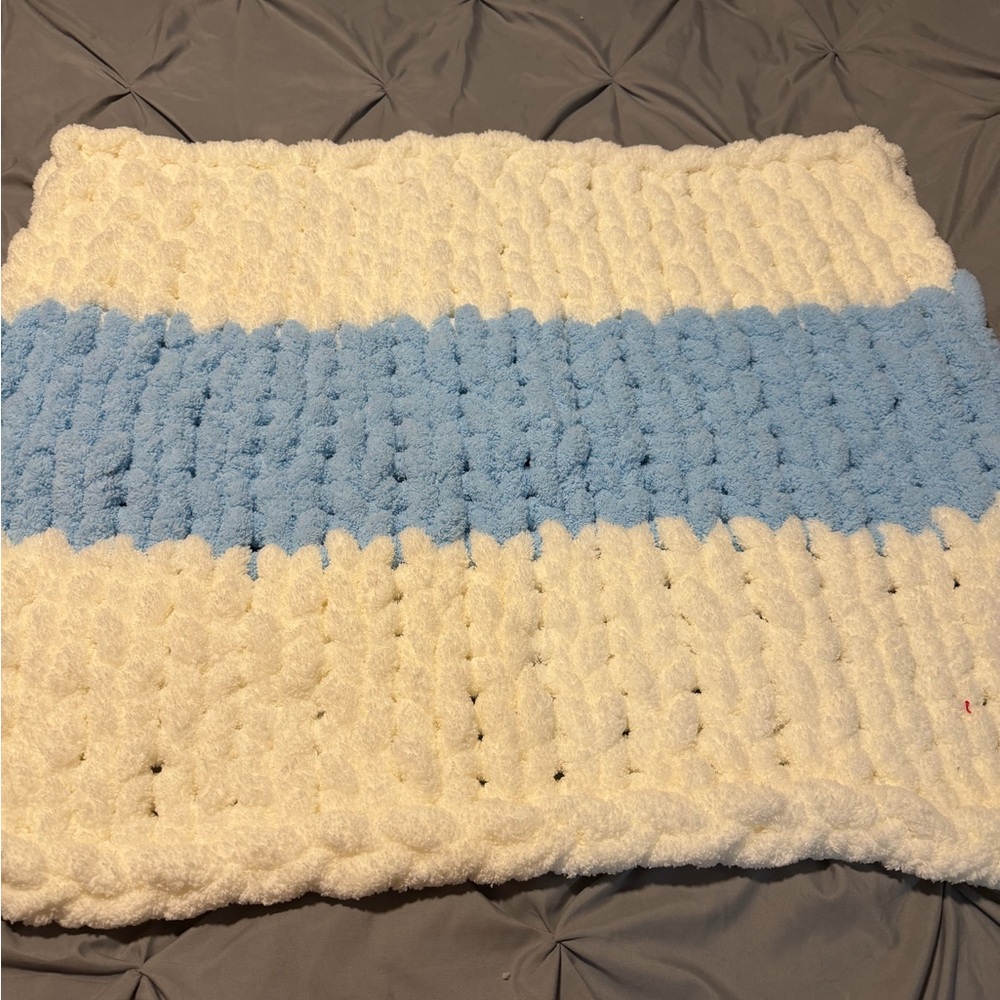 Plush Chunky Knit Baby Blanket - White and Light Blue